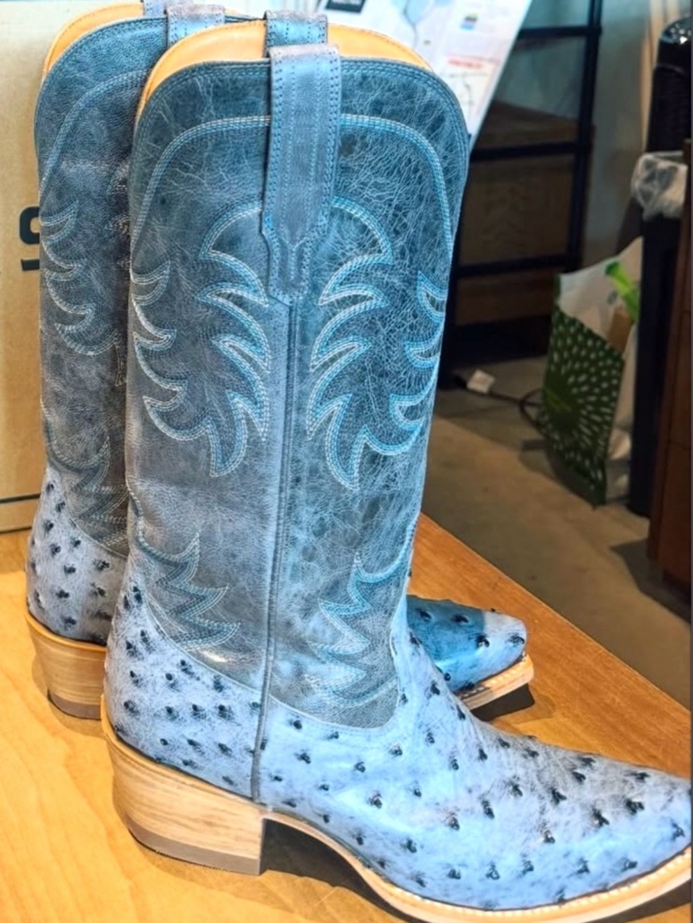 🔥🔥🔥🔥🔥Tecovas Chambray Ostrich Leather boots 🔥🔥🔥🔥 - Picture 2 of 7